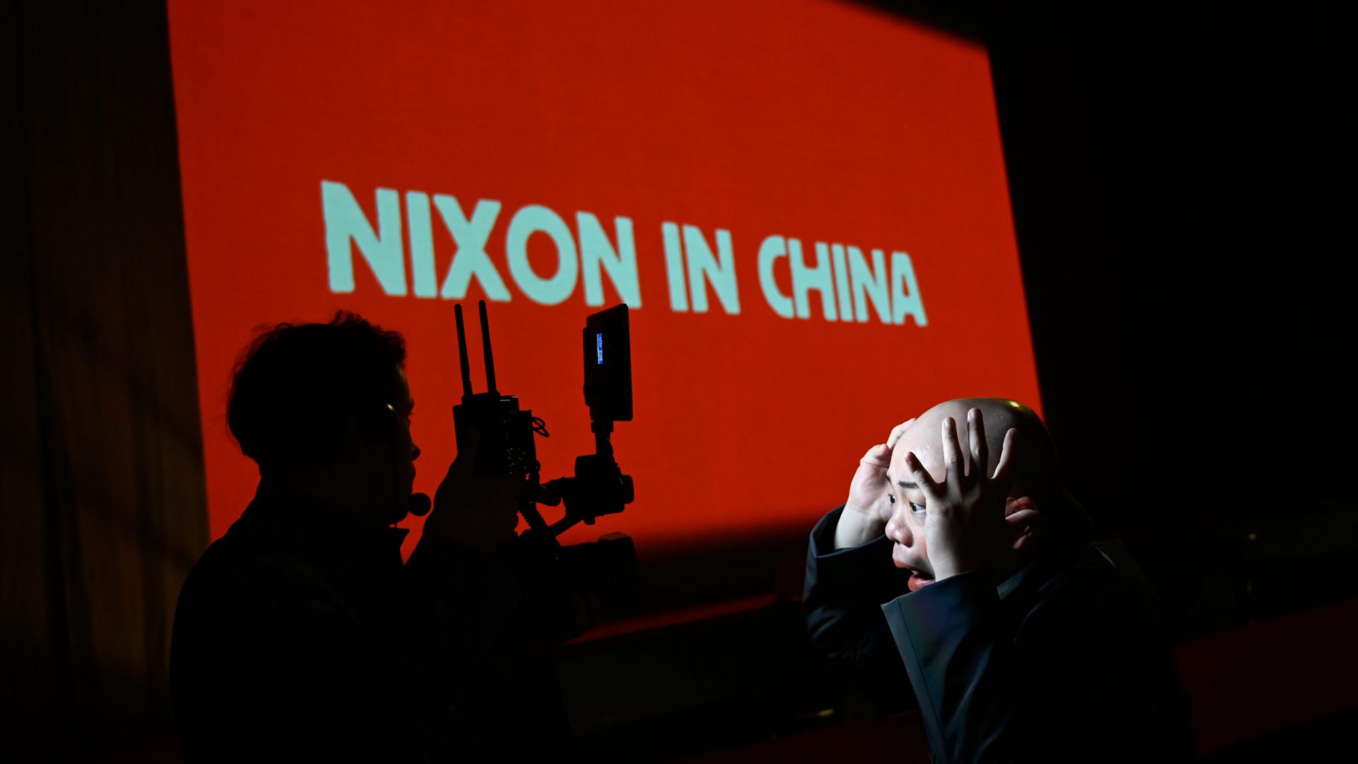 Deutsche Oper Berlin,
"Nixon in China" von John Adams, Libretto von Alice Goodman
Premiere: 22.6.2023
Musikalische Leitung: Daniel Carter, Künstlerische Leitung: Hauen und Stechen, Regie: Franziska Kronfoth und Julia Lwowski, Bühne: Yassu Yabara, Kostüme: Christina Schmitt, Video, Live-Kamera: Martin Mallon, Licht: Henning Streck, Dramaturgie, Carolin Müller-Dohle, Chor: Jeremy Bines
Chou En-lai - Kyle Miller
Richard Nixon - Thomas Lehman
Henry Kissinger - Seth Carico
Nancy T’ang, erste Sekretärin Maos - Karis Tucker, Elissa Pfaender (22.06.2024)
Zweite Sekretärin Maos - Elissa Pfaender, Deborah Saffery (22.06.2024)
Dritte Sekretärin Maos - Davia Bouley
Mao Tse-tung - Ya-Chung Huang
Pat Nixon - Heidi Stober
Chiang Ch’ing, Maos Frau - Hye-Young Moon
Ching Hua (Schauspielerin 1) - Gina-Lisa Maiwald
Ching Hua (Schauspielerin 2) - Angela Braun
Ching Hua / Hung (Schauspieler) - Thorbjörn Björnsson
Tänzer / Performer - Jean Chaize
Tänzerin / Performerin - Brigitte Cuvelier
Chöre - Chor der Deutschen Oper Berlin
Orchester - Orchester der Deutschen Oper Berlin

Copyright (C) Thomas Aurin
Gleditschstr. 45, D-10781 Berlin
Tel.:+49 (0)30 2175 6205 Mobil.:+49 (0)170 2933679
Veröffentlichung nur gegen Honorar zzgl. 7% MWSt. und Belegexemplar
Steuer Nr.: 11/18/213/00804, UID Nr.: DE 170 902 977
Commerzbank, BLZ: 810 80 000, Konto-Nr.: 316 030 000
SWIFT-BIC: DRES DE FF 810, IBAN: DE07 81080000 0316030000